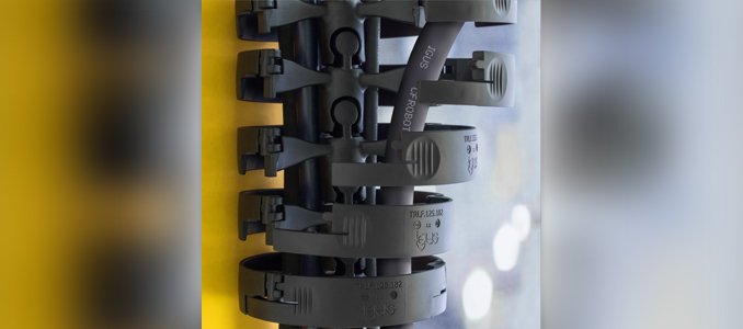 igus®: rápida abertura e preenchimento – com o novo tamanho de calha articulada para robots